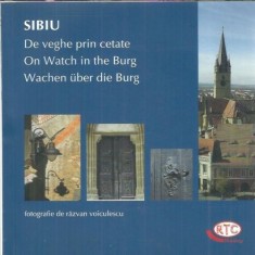 Sibiu. De veghe prin cetate (editie in romana, engleza si germana) - Razvan Voiculescu