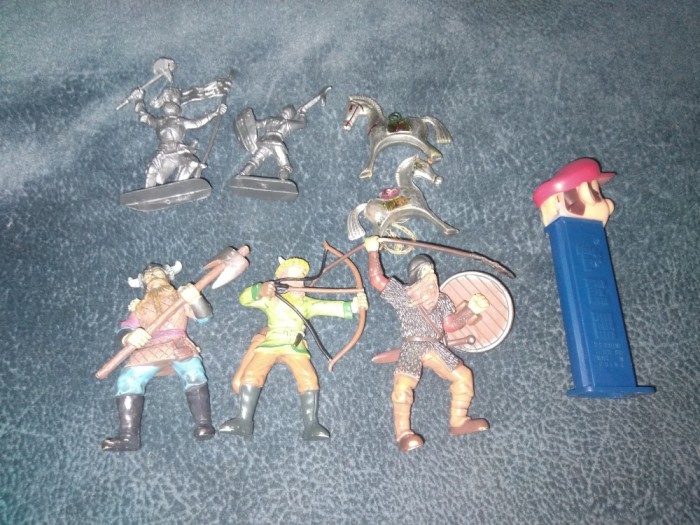 8 FIGURINE VIKINGI DIVERSE