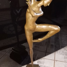 Sculptura, balerina în stil Art-Deco din bronz masiv pe soclu din marmura