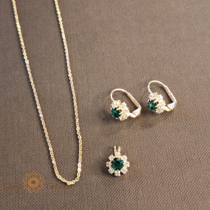 Set lantisor + pandantiv + cercei placati cu aur cu cristal verde