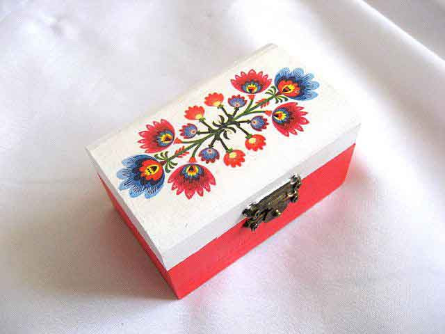 Cutiuta motiv traditional flori stilizate, cutie model 27902 | Okazii.ro