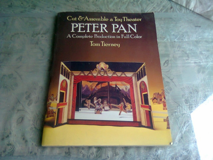 CUT AND ASSEMBLE A TOY THEATRE, PETER PAN - TOM TIERNEY (TAIE SI ASAMBLEAZA SCENE DIN TEATRUL PETER PAN)