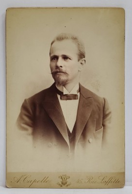 FOTOGRAF ALBERT CAPELLE , PARIS , PORTRETUL DOCTORULUI A. MARCU DIN CRAIOVA , FOTOGRAFIE CABINET , SFARSITUL SEC. XIX foto