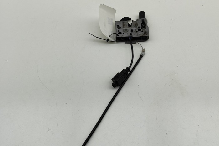 &Icirc;ncuietoare capota VW T-CROSS C11 2024 OEM: 8S0823509C 31405197