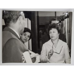 REGIZORUL RUS YURI KORDONSKI , VIZITA LA STUDIOURILE CINEMATOGRAFICE DIN PRAGA , ANII &#039;70 , FOTOGRAFIE *