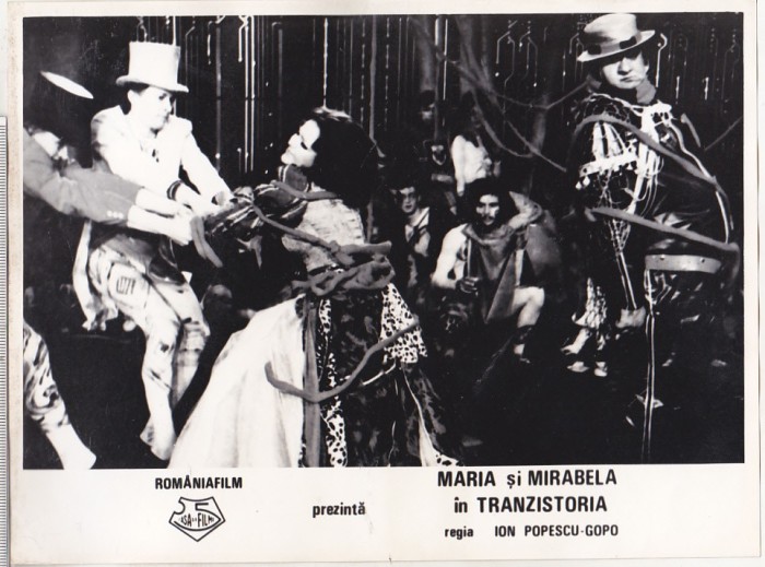 bnk foto - Maria si Mirabela in Tranzistoria - fotografie de panou 24x18 cm