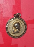 H500-Medalion mic vechi aurit Maica Domnului Botez- Prima Impartasanie-Aniversari- Sarbatori religioase. Chipul MD cu nimb- aura in jurul capului.