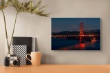 Tablou Canvas, "Podul iluminat &icirc;n noapte liniștită", Pod, Noapte, Lumină, Apă, Reflecții, Orizont, Oraș, Dealurile, Siluetă, Iluminat., 39 x 26 cm, CM