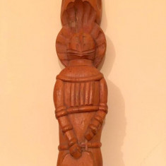 Sculptura in lemn cavaler medieval cruciat, 51.5cm lungime