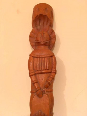 Sculptura in lemn cavaler medieval cruciat, 51.5cm lungime foto