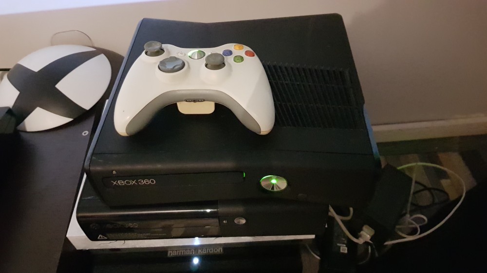 XBOX360 consola XBOX 360 cu HDMI + jocuri bonus Minecraft, Worms 2 etc |  Okazii.ro