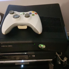 XBOX360 consola XBOX 360 slim + 3 jocuri PGR 4, Gears of War, Prince of Persia