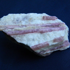 Specimen minerale - Turmalina roz (rubelit) (C6)