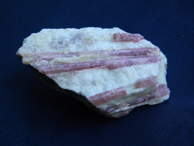 Specimen minerale - Turmalina roz (rubelit) (C6) foto