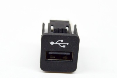 Port USB/AUX-In BMW X3 G01, F97 2019 OEM: 9229294 16422404 foto