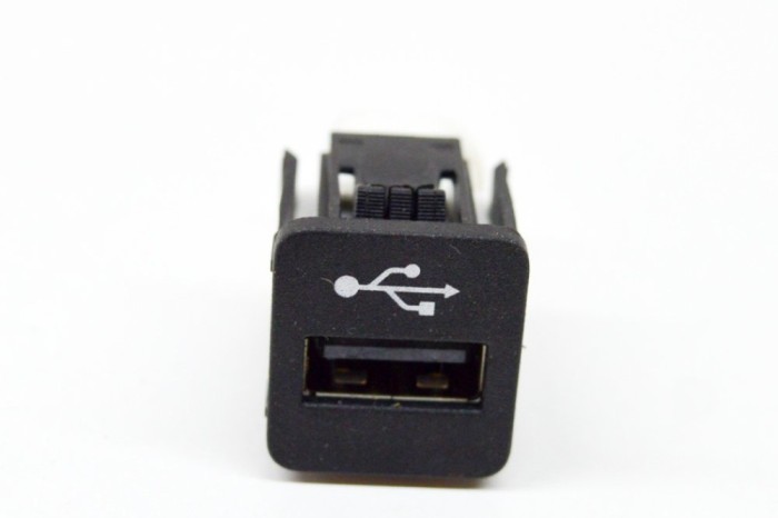 Port USB/AUX-In BMW X3 G01, F97 2019 OEM: 9229294 16422404