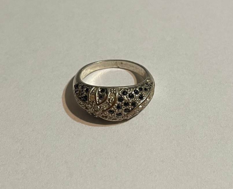 Inel de argint cu pietre prețioase (6 gr.) | Okazii.ro
