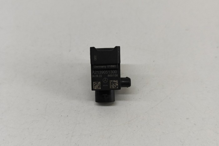 Senzor de impact dreapta față MERCEDES-BENZ EQC 2022 OEM: A2139051300 27854076