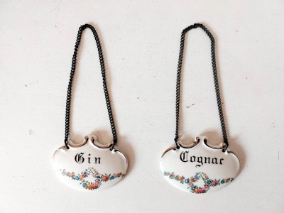 Lot 2 etichete portelan pentru decantor: Gin si Cognac, vintage, vechi foto