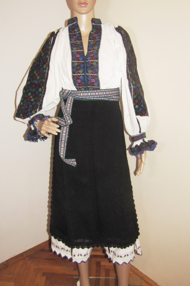 Costum popular padurenesc , costum traditional vechi de padureanca ,  Hunedoara | arhiva Okazii.ro