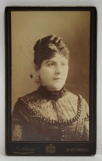 FOTOGRAF SZOLLOSY , BUCURESTI , DOAMNA CU COC , FOTOGRAFEI C.D.V., SFARSIT DE SEC. XIX foto
