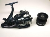 Mulineta Crap Baitrunner Diamant Alb Windblade YC60, 9 Rulmenti, Tambur Metalic, 0.30-230