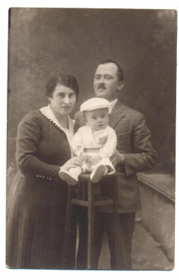 AD 1750 C.P.VECHE- FAMILIE IN TINUTA DE EPOCA -COPIL CU STEAUA LUI DAVID -1921 foto