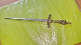 G171-Stilet vintage panoplie maner cu soldat metal bronzuit lama otel gravat.