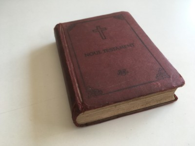 NOUL TESTAMENT CU PSALMII 1972 TIPARIT CU APROBAREA SF. SINOD SUB INDRUMAREA PATRIARHUL JUSTINIAN, FORMAT 15 x 10,5 CM. foto
