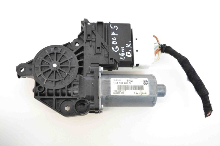 Motor macara geam ușă st&acirc;nga spate VW GOLF V 1K1 2005 OEM: 1K4839401D 1678696