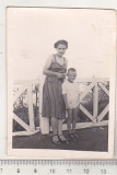 Bnk foto - Mama cu copil - Foto Cazino sucursala Foto Amzei Bucuresti, Alb-Negru, Romania 1900 - 1950, Portrete