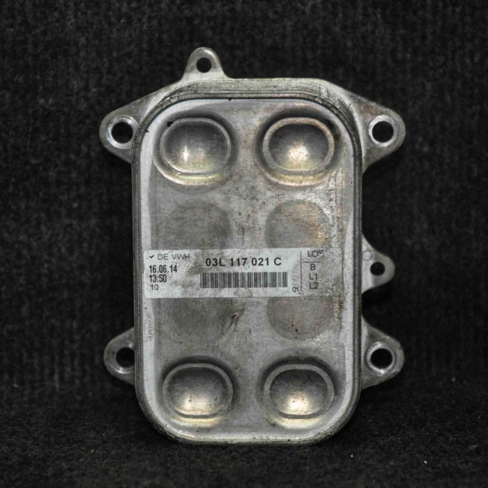 Răcitor de ulei AUDI Q5 8R 2011 OEM: 03L117021C
