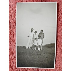 Fotografie, familie la Techirghiol, marginea falezei dinspre Tusla, 1929, Geo (dr. Litarczek, parintele radiologiei romanesti) cu parintii