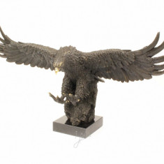 Vultur- statueta din bronz pe un soclu din marmura BR-10
