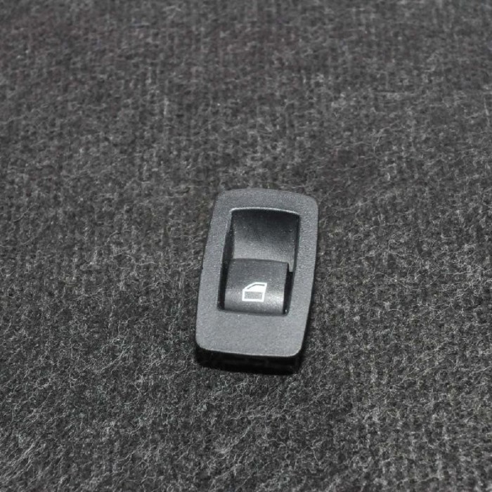 Buton geam ușă dreapta spate BMW 3 F30, F80 2013 OEM: 9208106 2664843