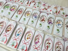 Martisoare frumoase, multe modele, margele , unicat foto