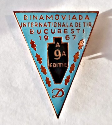 INSIGNA CLUBUL DINAMO DINAMOVIADA INTERNATIONALA DE TIR 1967 foto