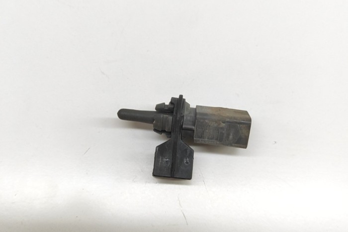 Senzor de temperatură exterioară SKODA SUPERB III Estate 3V5 2019 OEM: 8Z0820535A 30472926