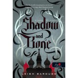 Shadow and Bone - &Aacute;rny&eacute;k &eacute;s csont - Grisha tril&oacute;gia 1. - Leigh Bardugo