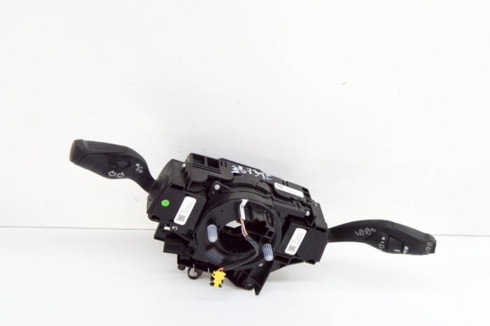 Maneta semnalizare ștergătoare FORD FOCUS III 2013 OEM: BV6T-13N064-AH,AV6T-13335-AD,AV6T-17A553-AD | 17749638