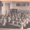 PM446N Eleve &icirc;n uniformă școlară, &icirc;n sala de clasă, Rom&acirc;nia, perioada interbelică