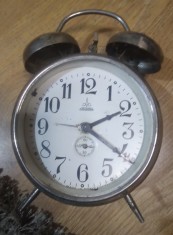 Ceas de masă Aradora