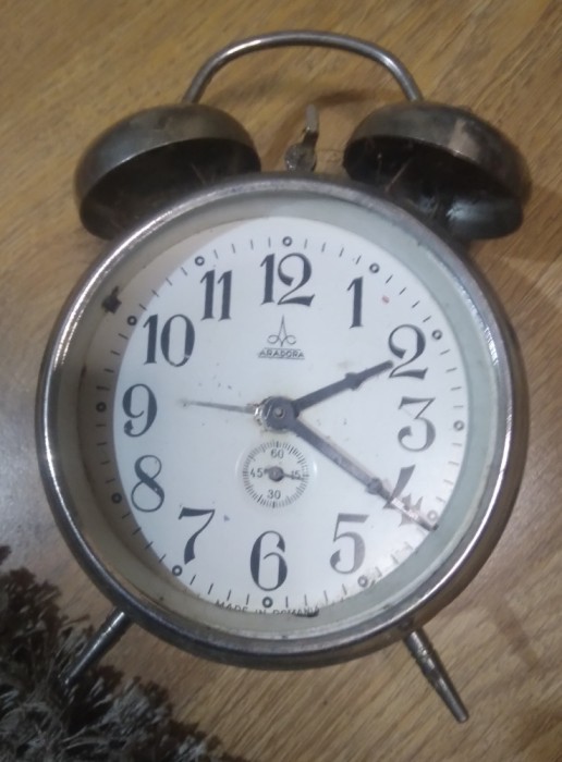 Ceas de masă Aradora