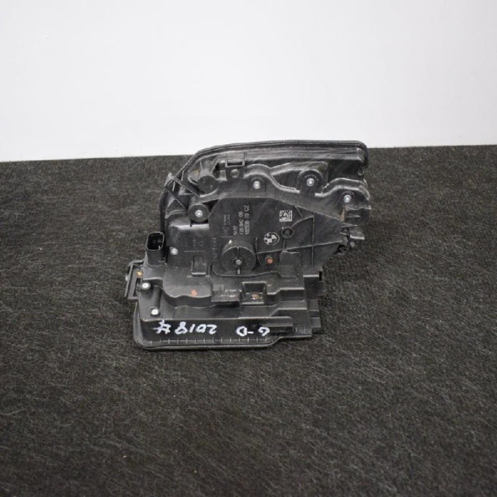 &Icirc;ncuietoare ușă dreapta spate BMW X1 F48 2016 OEM: 7281940 2735902
