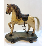 Jucărie vintage cal pe placa cu roti