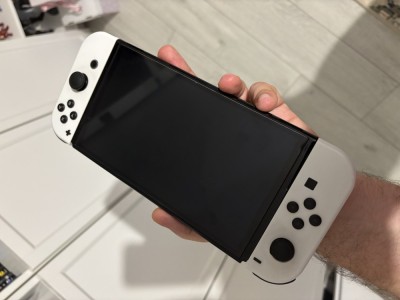 Vand Nintendo Switch OLED + husa calatorie foto