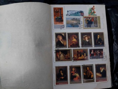Clasor vechi cu timbre,timbre vechi in clasor vechi de colectie foto