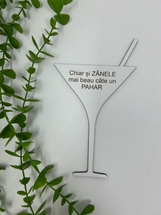 Props in forma de pahar de cocktail din MDF