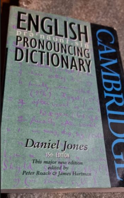 ENGLISH PRONOUNCING DICTIONARY - DANIEL JONES foto