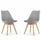 Set 2 Scaune Grosseto, Stil Scandinav cu Picioare din Lemn, Sezut din PP si Perna din Piele Ecologica, Maxim 120 Kg, 49 x 45 x 82 cm, Gri Deschis